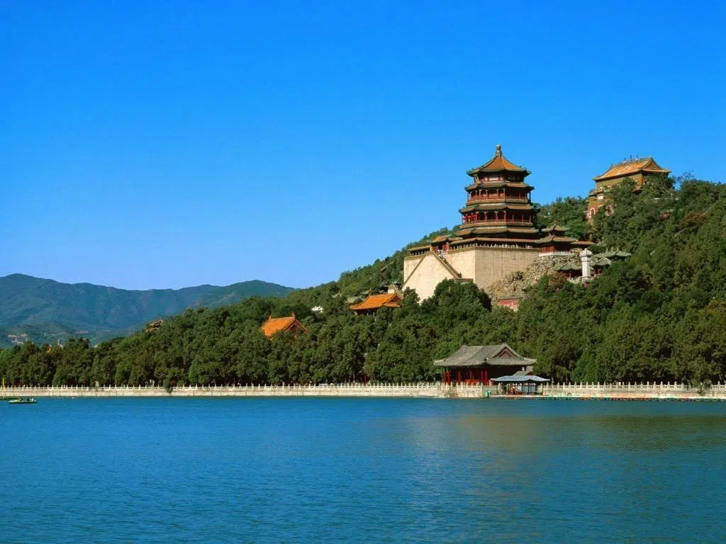 Walking Longevity Hill and Kunming Lake in Beijing